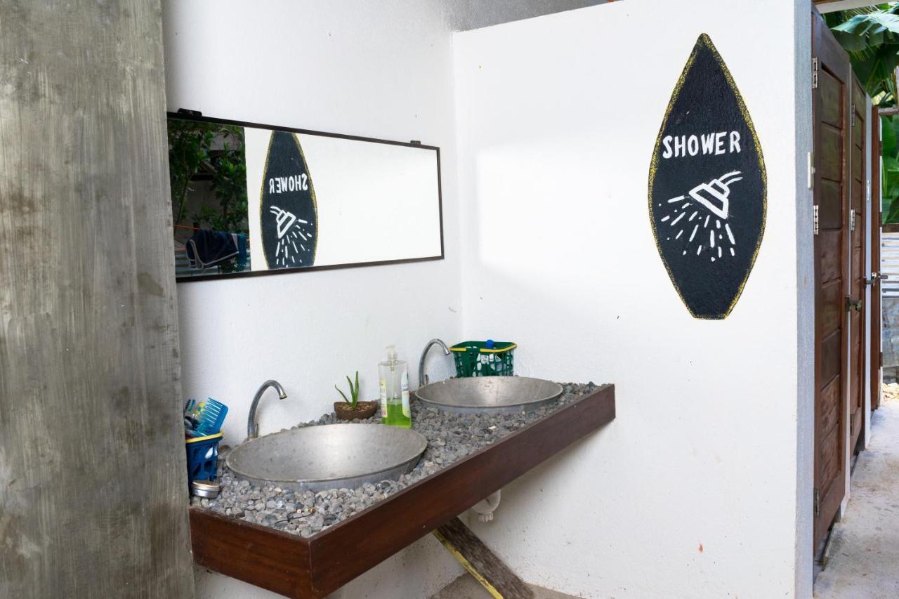 Sinag Hostel (Adults Only) General Luna  Esterno foto
