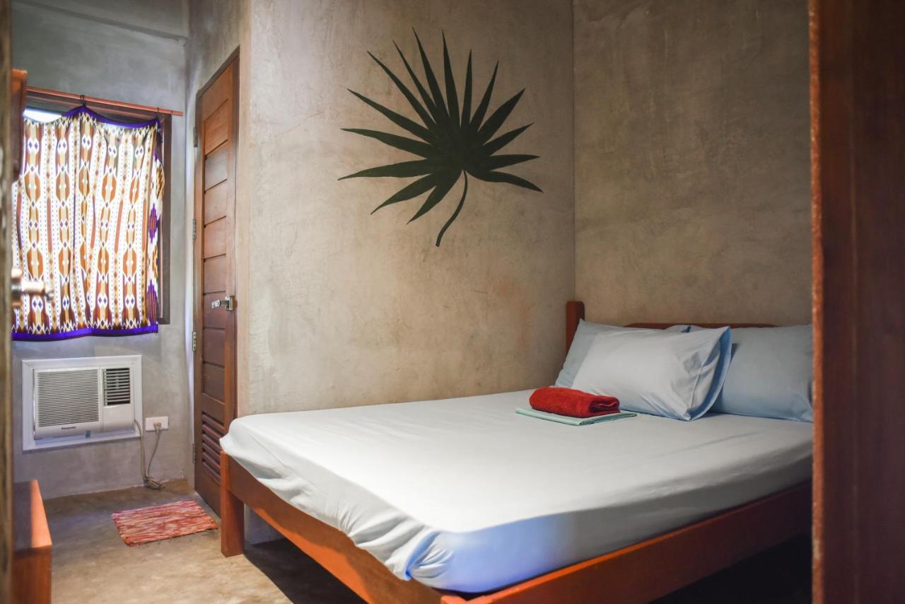 Sinag Hostel (Adults Only) General Luna  Esterno foto