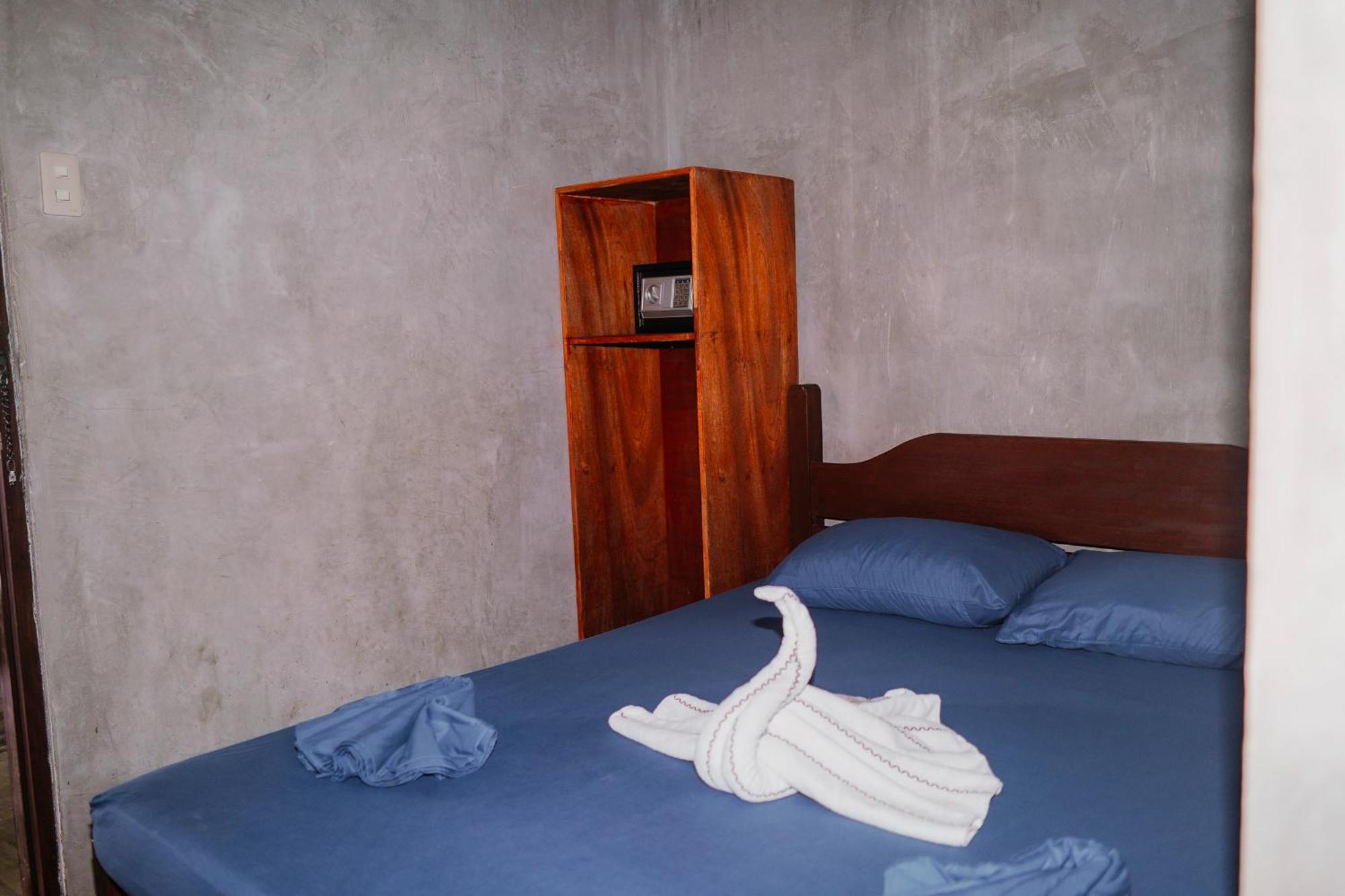 Sinag Hostel (Adults Only) General Luna  Esterno foto